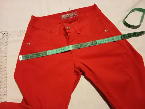 Pantalon de jean, semi elastizado, tiro bajo. NUEVO Floresta