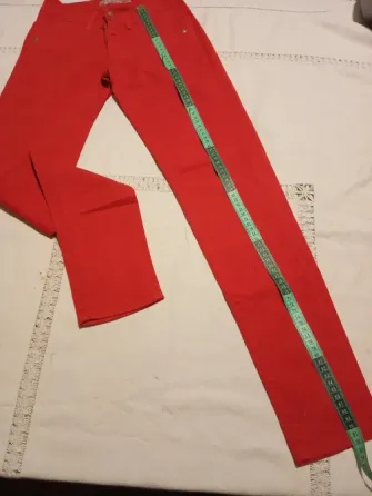 Pantalon de jean, semi elastizado, tiro bajo. NUEVO Floresta