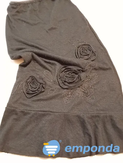 Pollera a la rodilla con flor. Impecable Floresta - imagen 3