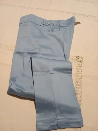 Pantalon tobillero, tipo de vestir, celeste. Nuevo Floresta