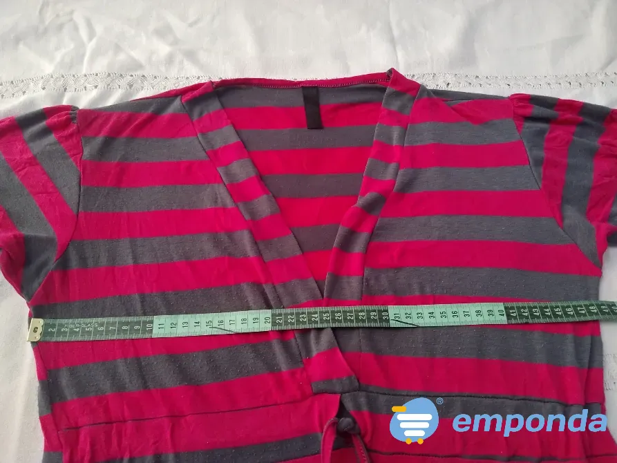 Remera larga rayada, con escote pronunciado Floresta - imagen 2