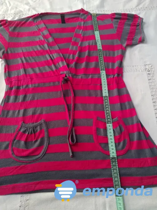 Remera larga rayada, con escote pronunciado Floresta - imagen 1