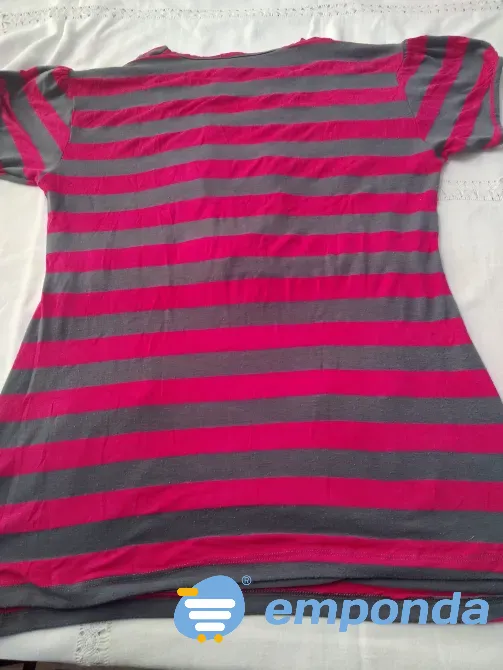 Remera larga rayada, con escote pronunciado Floresta - imagen 3