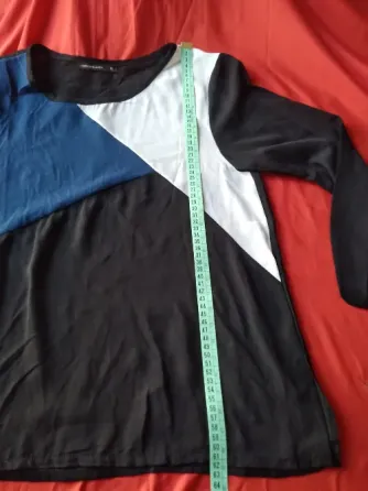 Blusa, camisola tricolor de mangas ¾. “Cuesta Blanca" Floresta