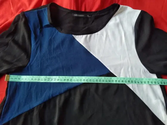 Blusa, camisola tricolor de mangas ¾. “Cuesta Blanca" Floresta