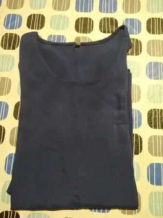 Camisola, blusa azul, escote redondo Floresta