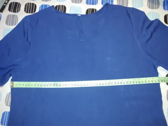 Camisola, blusa azul, escote redondo Floresta