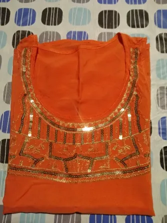 Blusa, musculosa salmon con pechera dorada. IMPECABLE Floresta