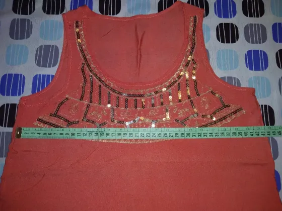 Blusa, musculosa salmon con pechera dorada. IMPECABLE Floresta