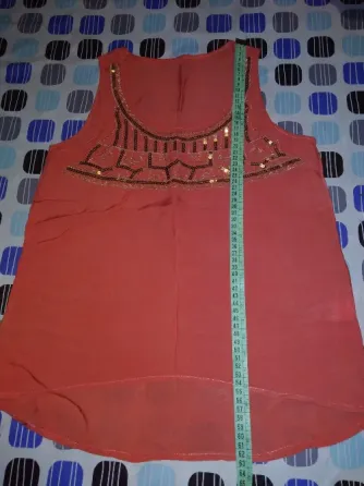 Blusa, musculosa salmon con pechera dorada. IMPECABLE Floresta