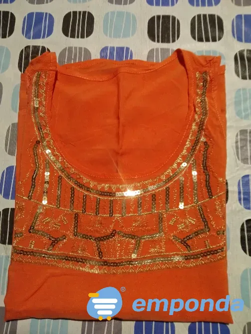 Blusa, musculosa salmon con pechera dorada. IMPECABLE Floresta - imagen 5