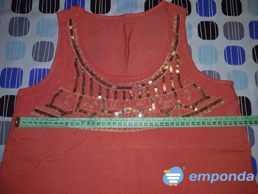 Blusa, musculosa salmon con pechera dorada. IMPECABLE Floresta - imagen 2