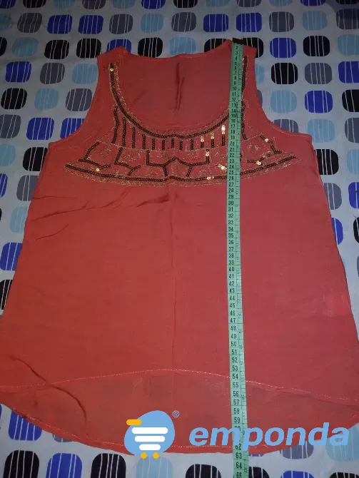 Blusa, musculosa salmon con pechera dorada. IMPECABLE Floresta - imagen 1