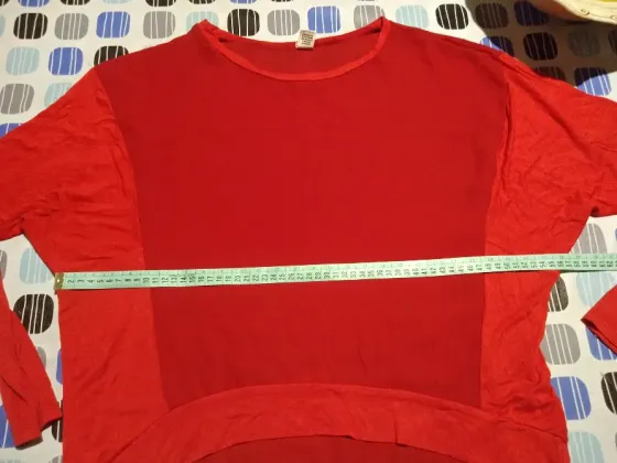 Blusa irregular, transparencia y modal. IMPECABLE Floresta