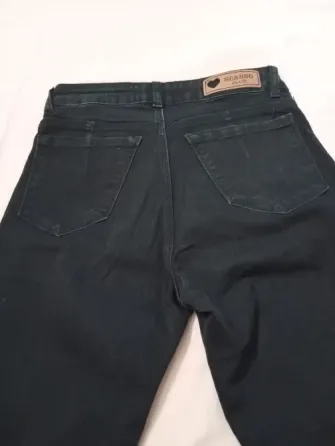 Pantalon, jean chupin semi elastizado. IMPECABLE Floresta