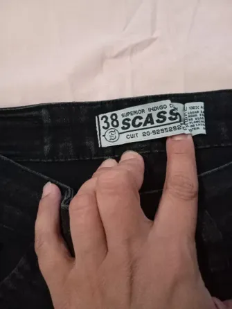 Pantalon, jean chupin semi elastizado. IMPECABLE Floresta