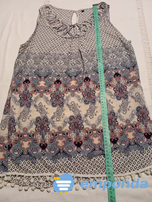 Musculosa delicada con detalle en cuello y pompones Floresta - imagen 1