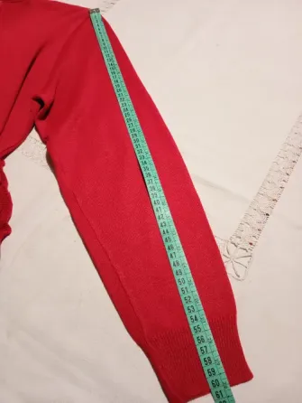 Sweater, saquito escote redondo super fino. IMPECABLE Floresta