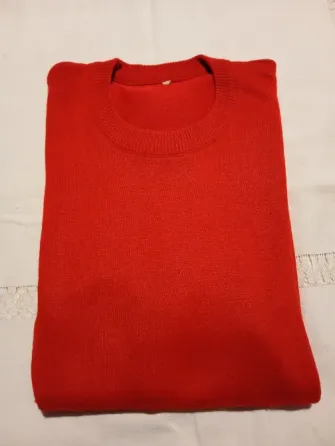 Sweater, saquito escote redondo super fino. IMPECABLE Floresta