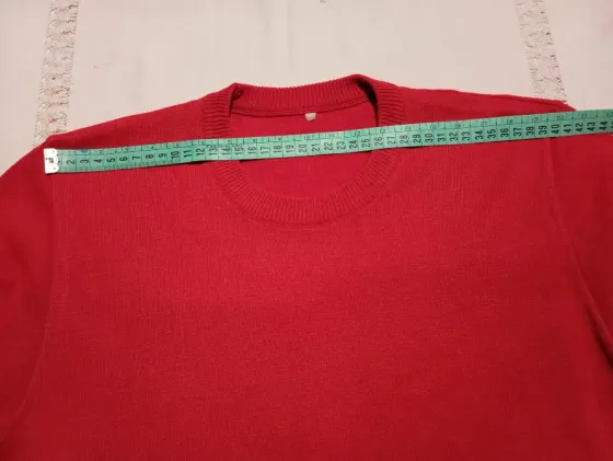 Sweater, saquito escote redondo super fino. IMPECABLE Floresta