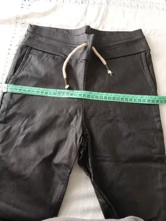 Pantalon chupin engomado, elastizado. Impecable Floresta