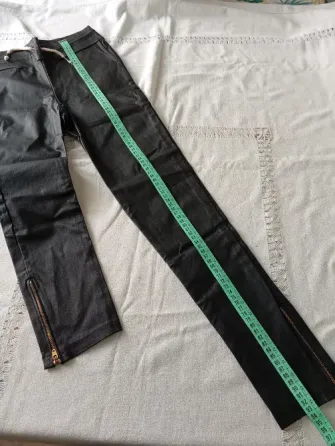 Pantalon chupin engomado, elastizado. Impecable Floresta