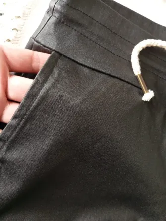 Pantalon chupin engomado, elastizado. Impecable Floresta