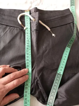 Pantalon chupin engomado, elastizado. Impecable Floresta