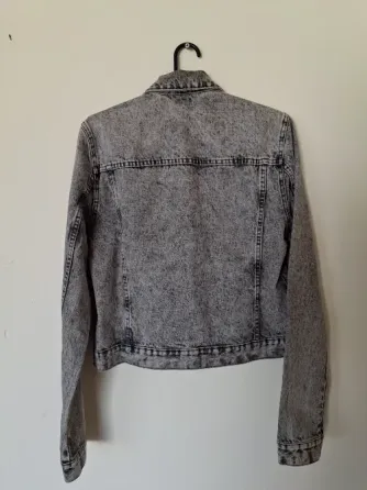 Campera Scombro gris gaspeado talle L de mujer rígida Esteban Echeverría