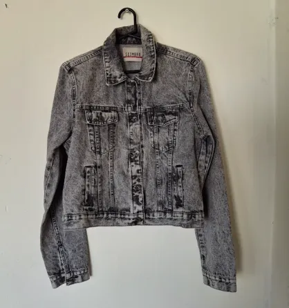 Campera Scombro gris gaspeado talle L de mujer rígida Esteban Echeverría