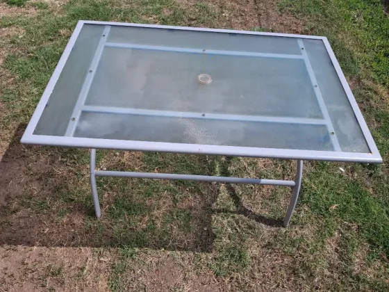 Mesa de Jardin caño y vidrio Esteban Echeverría