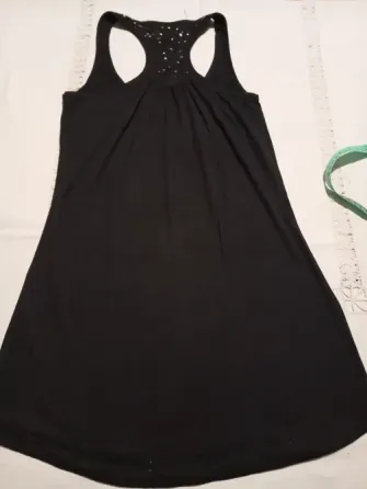 Musculosa larga evase, con detalle de lentejuelas. IMPECABLE Floresta