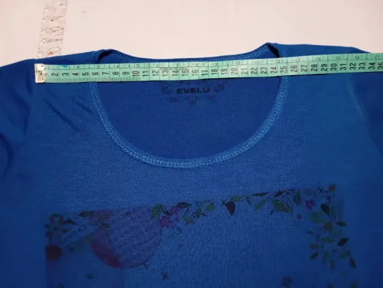 Remera manga larga, camiseta estampada. IMPECABLE) Floresta