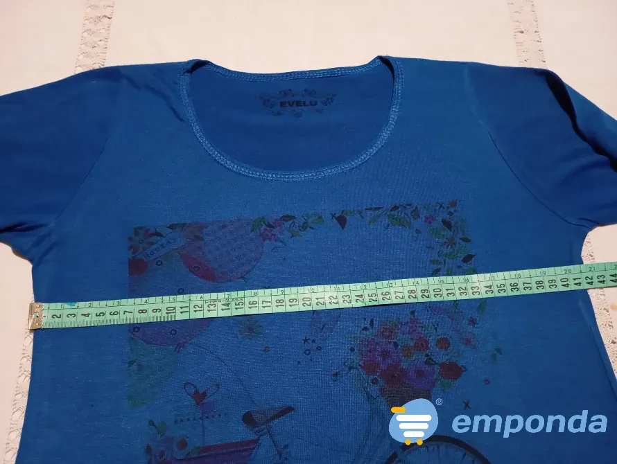 Remera manga larga, camiseta estampada. IMPECABLE) Floresta - imagen 2