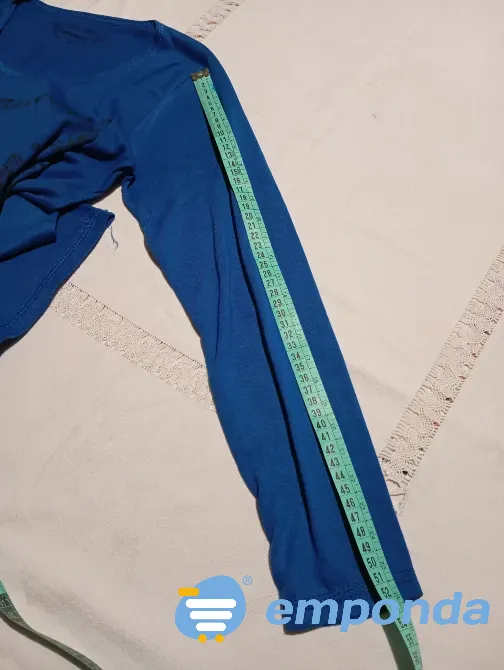 Remera manga larga, camiseta estampada. IMPECABLE) Floresta - imagen 4