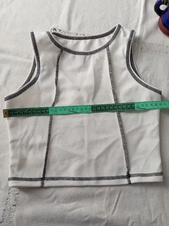 Top blanco con costuras a la vista (Nuevo s/etiq) Floresta