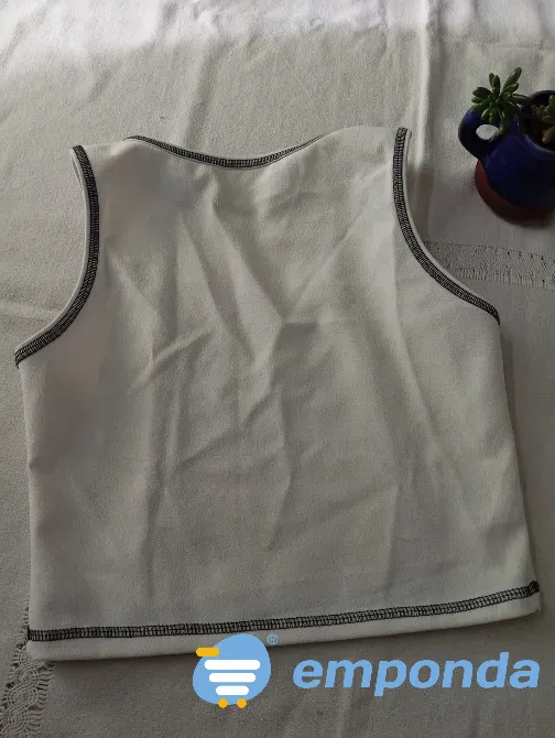 Top blanco con costuras a la vista (Nuevo s/etiq) Floresta - imagen 3