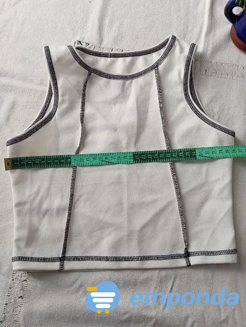 Top blanco con costuras a la vista (Nuevo s/etiq) Floresta - imagen 2