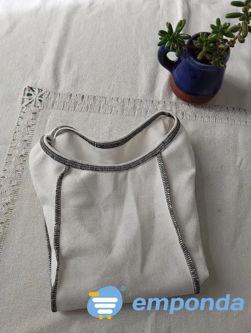 Top blanco con costuras a la vista (Nuevo s/etiq) Floresta - imagen 4