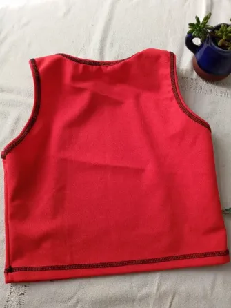 Top rojo con costuras a la vista (Nuevo s/etiq) Floresta