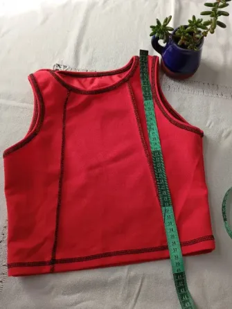 Top rojo con costuras a la vista (Nuevo s/etiq) Floresta