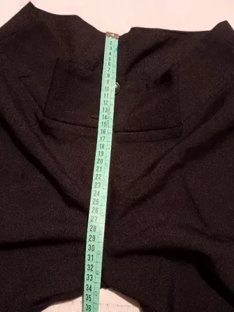 Pantalon capri de vestir, con calado en botamanga. IMPECABLE Floresta