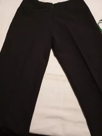 Pantalon capri de vestir, con calado en botamanga. IMPECABLE Floresta