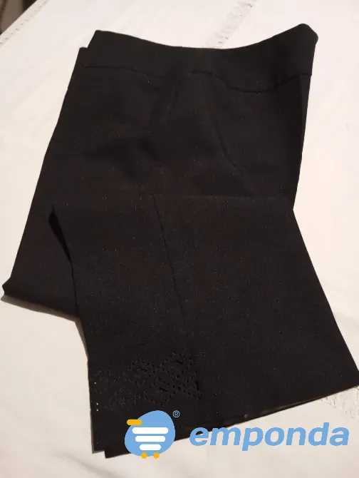 Pantalon capri de vestir, con calado en botamanga. IMPECABLE Floresta - imagen 7