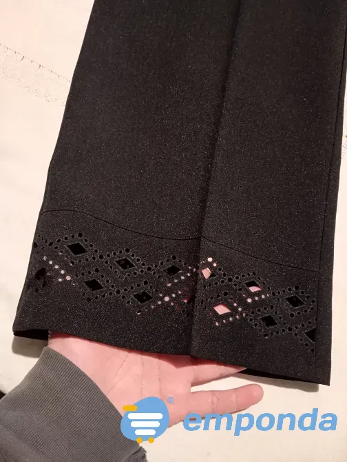 Pantalon capri de vestir, con calado en botamanga. IMPECABLE Floresta - imagen 5