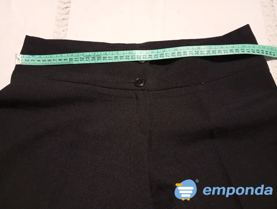 Pantalon capri de vestir, con calado en botamanga. IMPECABLE Floresta - imagen 2