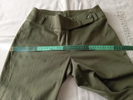 Pantalon tipo de vestir capri, semi elastizado Floresta