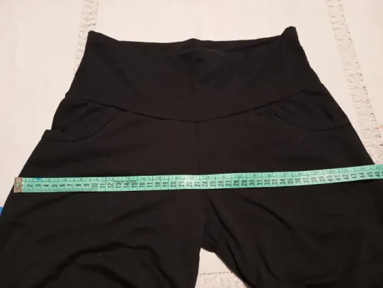 Pantalon capri, cintura ancha. IMPECABLE Floresta