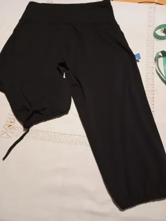 Pantalon capri, cintura ancha. IMPECABLE Floresta