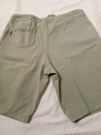 Short, bermuda, verde claro. IMPECABLE Floresta